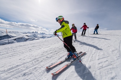 Toussuire Loisirs winter ski with friends Les Sybelles